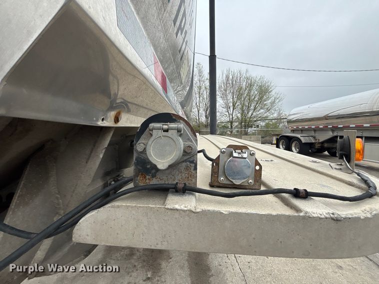 image for item FH7044 1996 Walker Stainless tank trailer