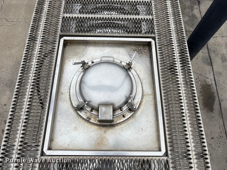 image for item FH7044 1996 Walker Stainless tank trailer