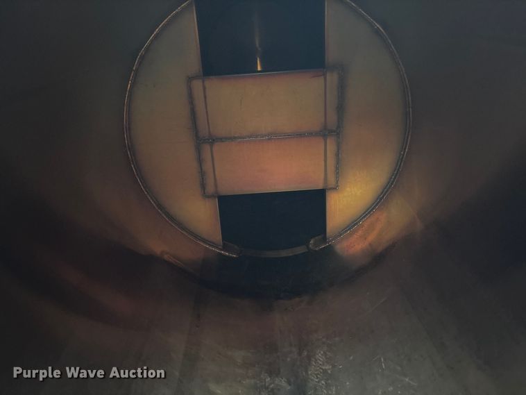 image for item FH7044 1996 Walker Stainless tank trailer