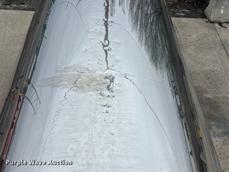 image for item FH7044 1996 Walker Stainless tank trailer