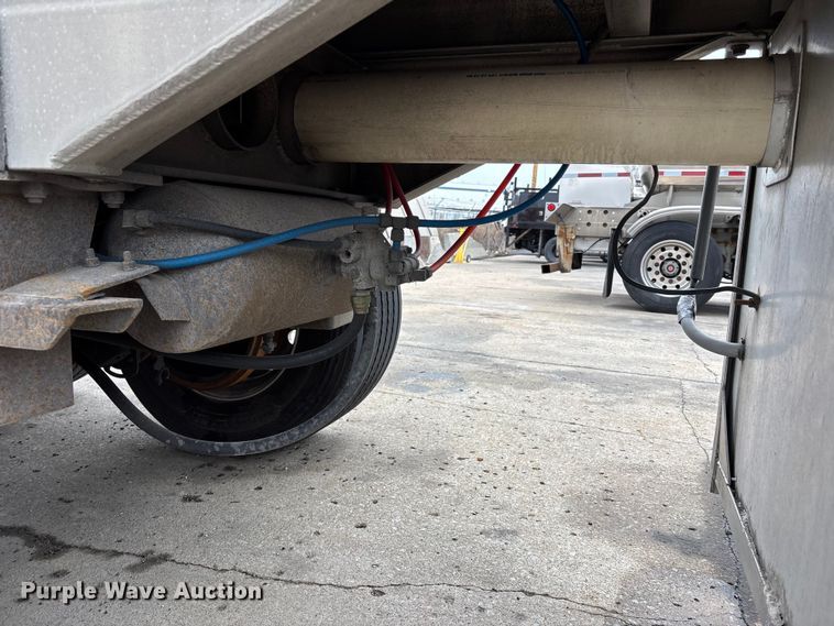 image for item FH7044 1996 Walker Stainless tank trailer