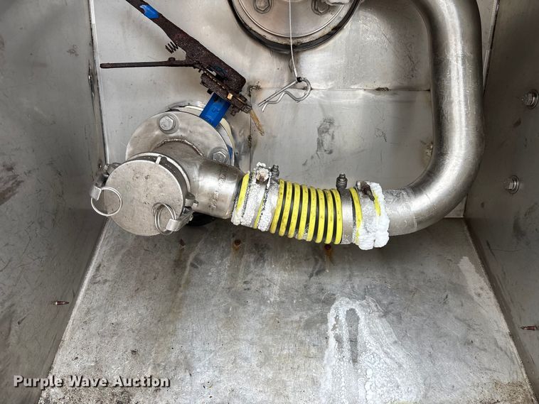 image for item FH7044 1996 Walker Stainless tank trailer