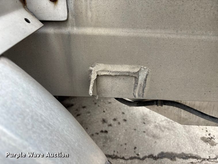 image for item FH7044 1996 Walker Stainless tank trailer