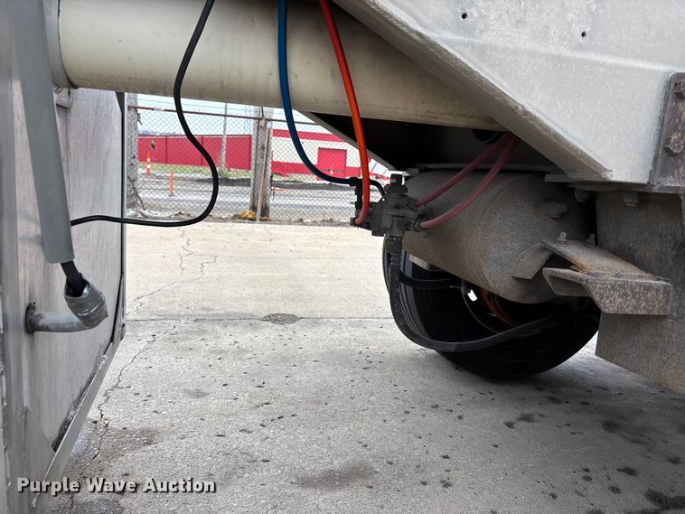 image for item FH7044 1996 Walker Stainless tank trailer