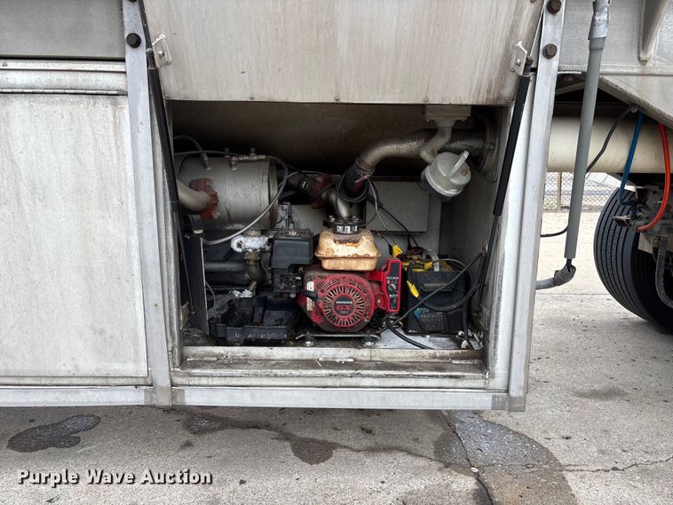 image for item FH7044 1996 Walker Stainless tank trailer