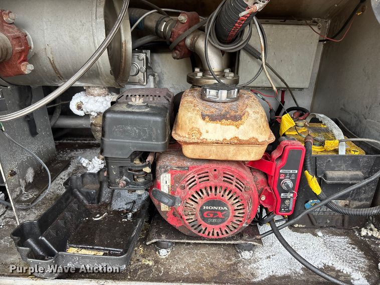 image for item FH7044 1996 Walker Stainless tank trailer