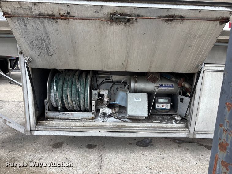 image for item FH7044 1996 Walker Stainless tank trailer