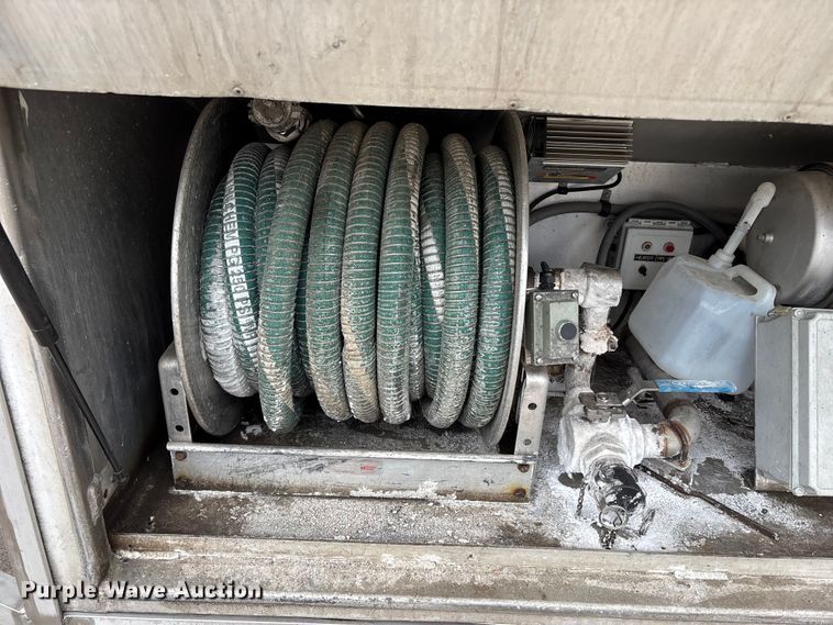 image for item FH7044 1996 Walker Stainless tank trailer