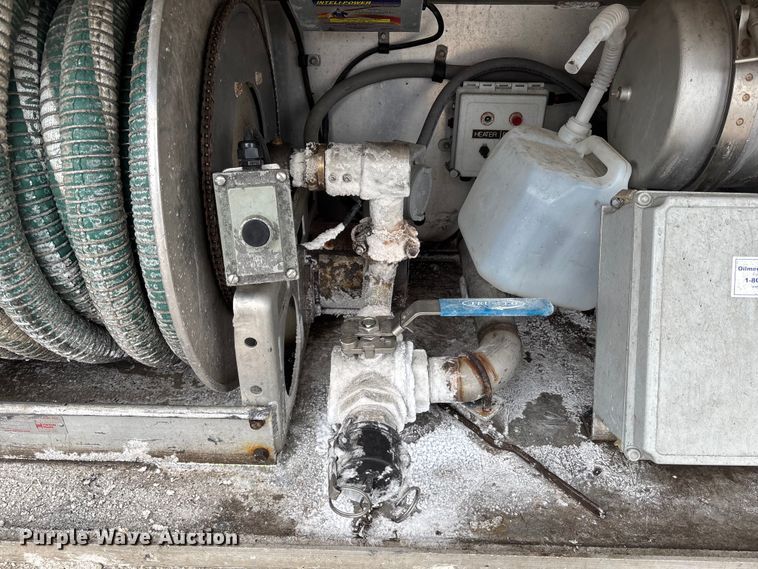 image for item FH7044 1996 Walker Stainless tank trailer