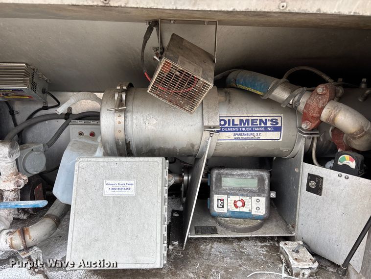 image for item FH7044 1996 Walker Stainless tank trailer