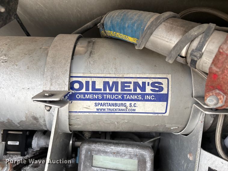 image for item FH7044 1996 Walker Stainless tank trailer