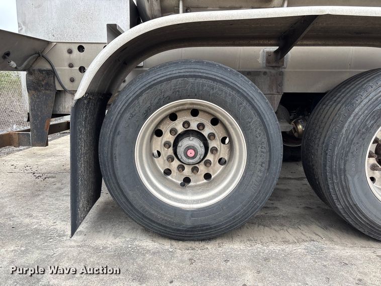 image for item FH7044 1996 Walker Stainless tank trailer