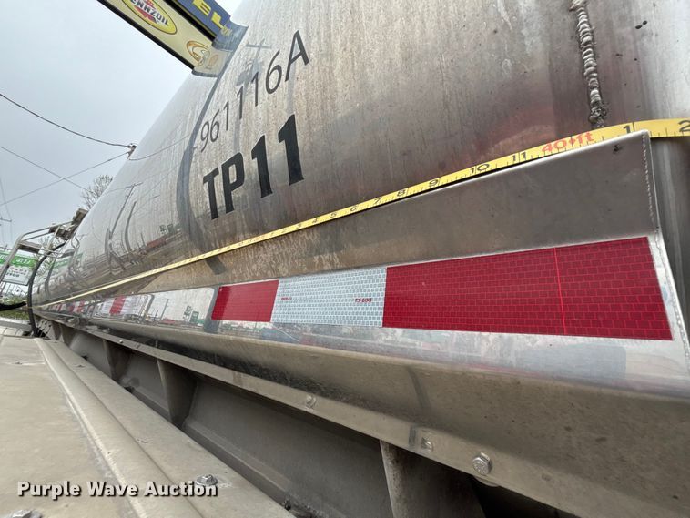 image for item FH7044 1996 Walker Stainless tank trailer