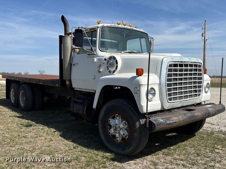image for item FI0850 1980 Ford 9000 flatbed truck