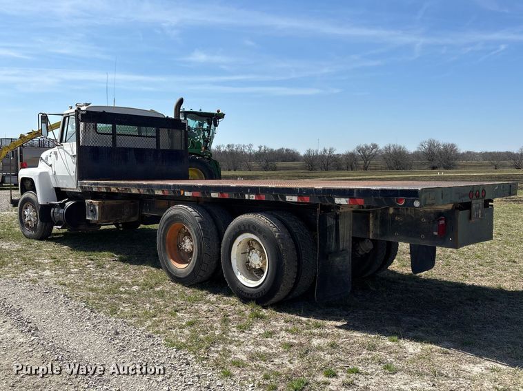 image for item FI0850 1980 Ford 9000 flatbed truck