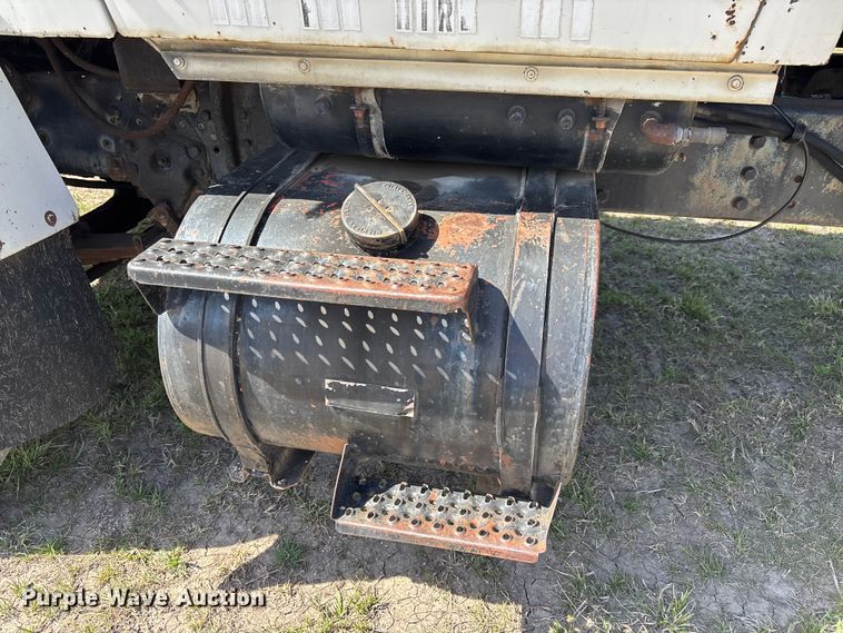 image for item FI0850 1980 Ford 9000 flatbed truck