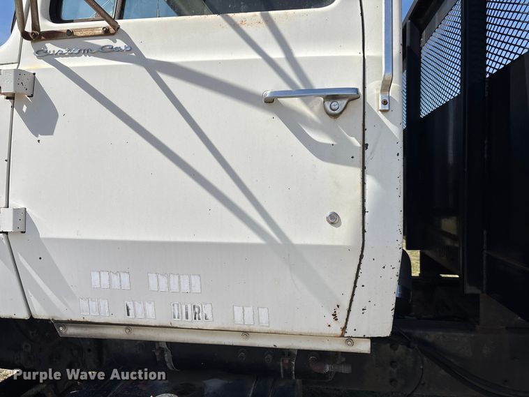 image for item FI0850 1980 Ford 9000 flatbed truck