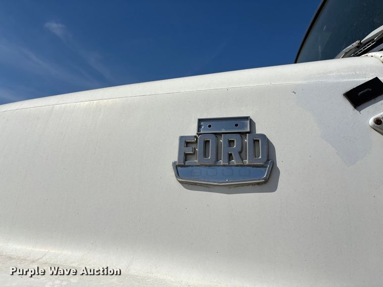 image for item FI0850 1980 Ford 9000 flatbed truck