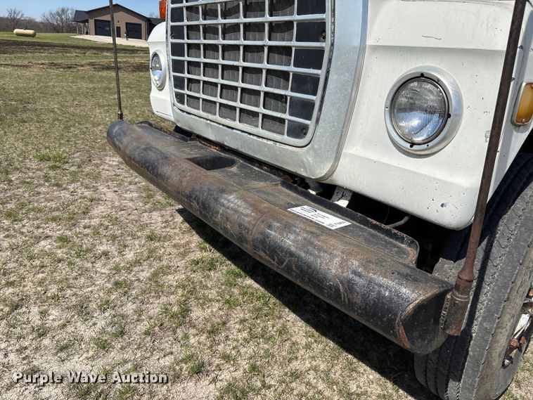 image for item FI0850 1980 Ford 9000 flatbed truck