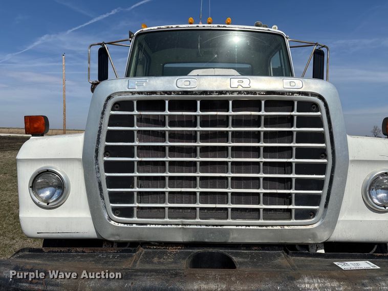 image for item FI0850 1980 Ford 9000 flatbed truck