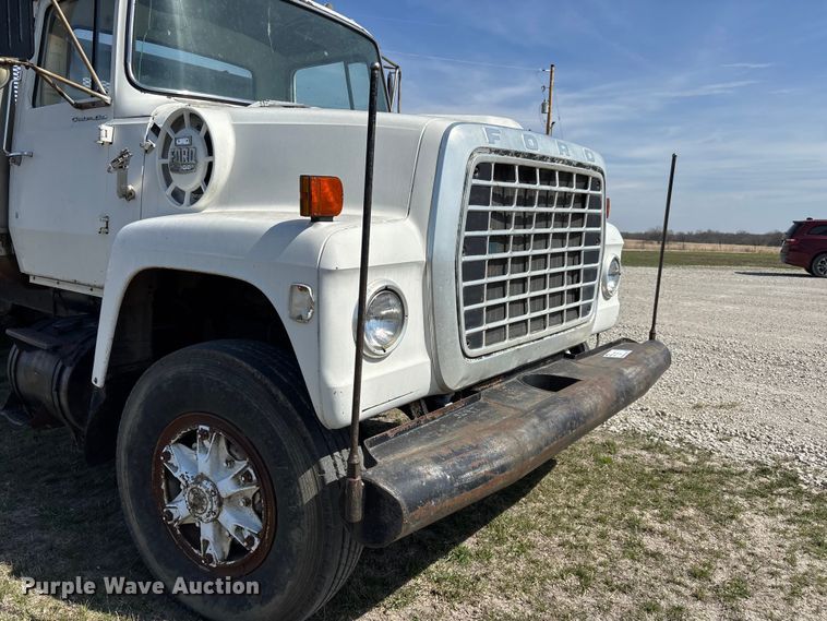 image for item FI0850 1980 Ford 9000 flatbed truck