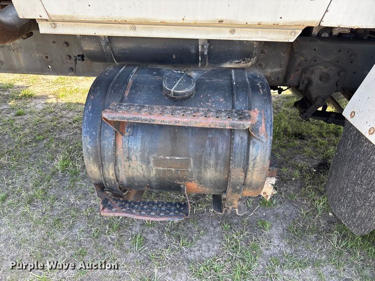 image for item FI0850 1980 Ford 9000 flatbed truck