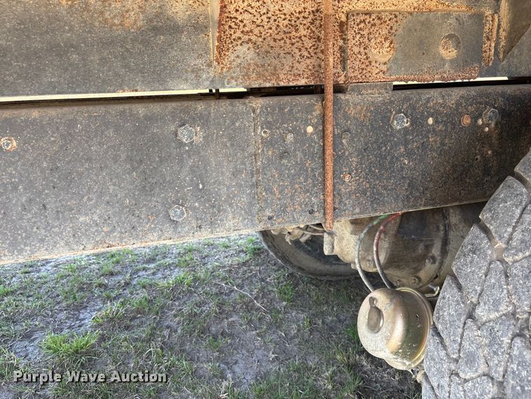 image for item FI0850 1980 Ford 9000 flatbed truck