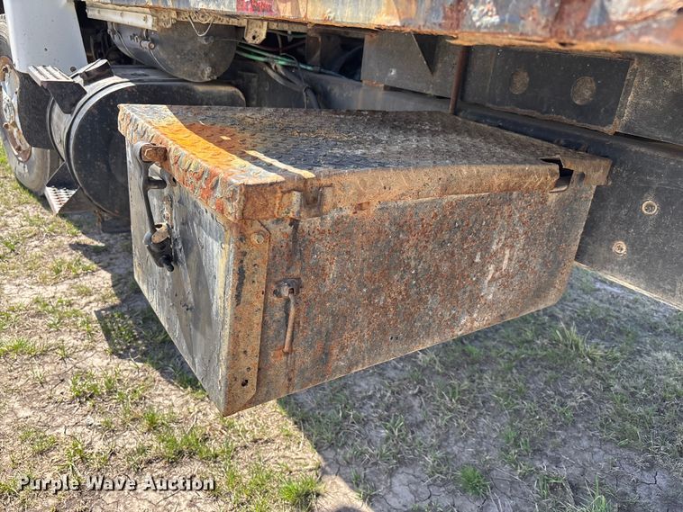 image for item FI0850 1980 Ford 9000 flatbed truck