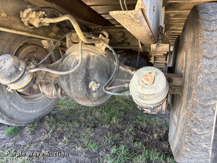 image for item FI0850 1980 Ford 9000 flatbed truck