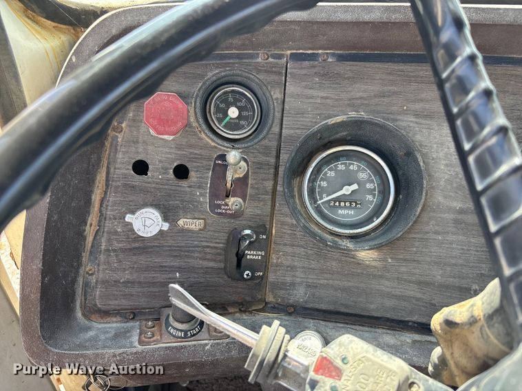 image for item FI0850 1980 Ford 9000 flatbed truck