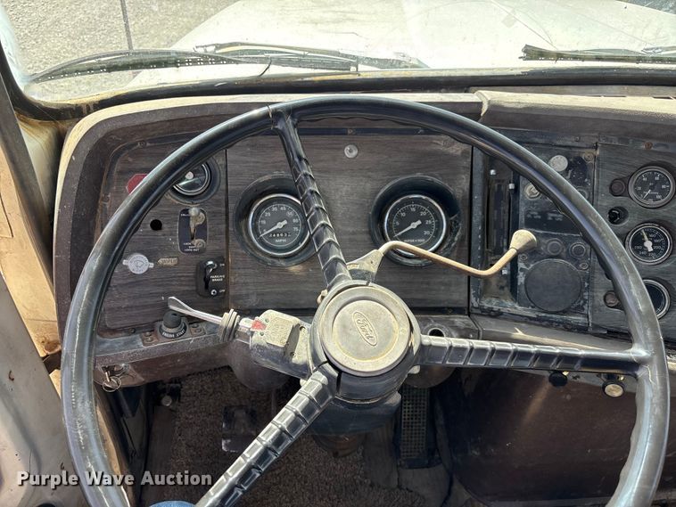 image for item FI0850 1980 Ford 9000 flatbed truck