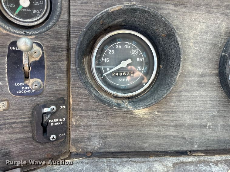 image for item FI0850 1980 Ford 9000 flatbed truck