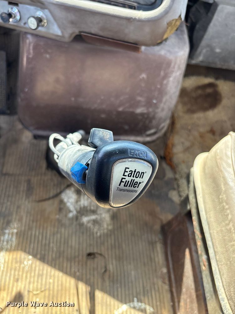 image for item FI0850 1980 Ford 9000 flatbed truck