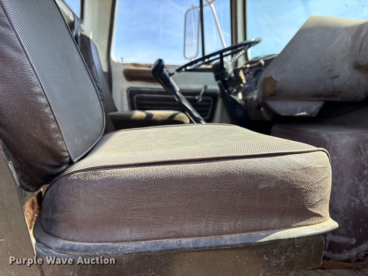 image for item FI0850 1980 Ford 9000 flatbed truck