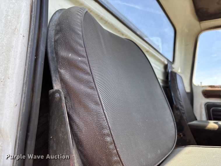 image for item FI0850 1980 Ford 9000 flatbed truck