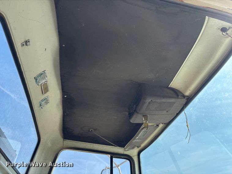 image for item FI0850 1980 Ford 9000 flatbed truck