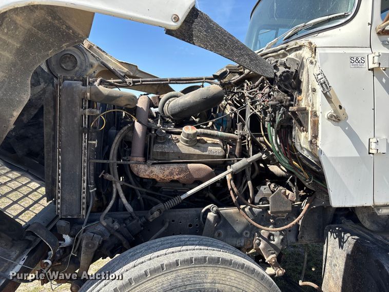 image for item FI0850 1980 Ford 9000 flatbed truck