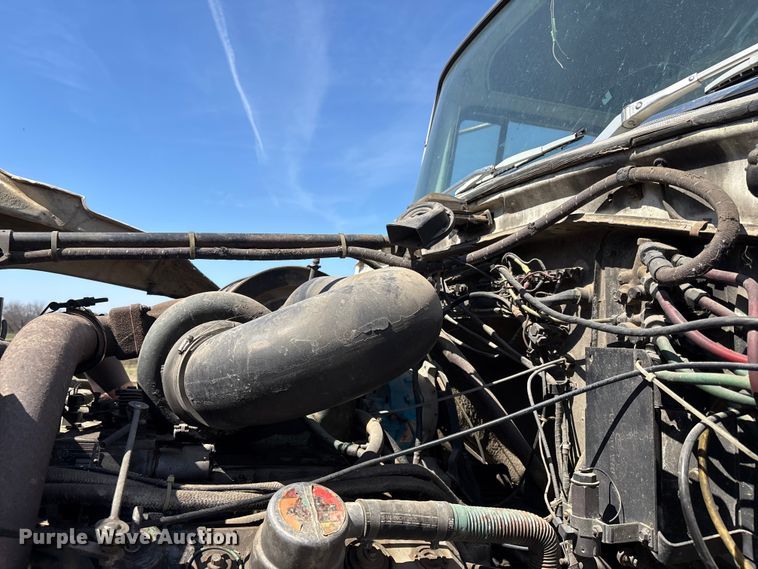 image for item FI0850 1980 Ford 9000 flatbed truck