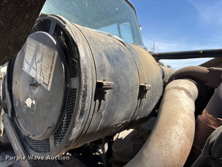 image for item FI0850 1980 Ford 9000 flatbed truck