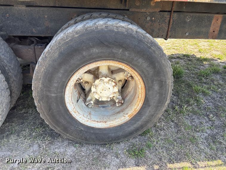 image for item FI0850 1980 Ford 9000 flatbed truck