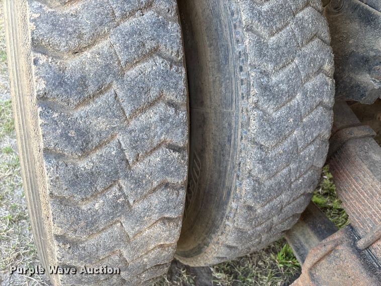 image for item FI0850 1980 Ford 9000 flatbed truck