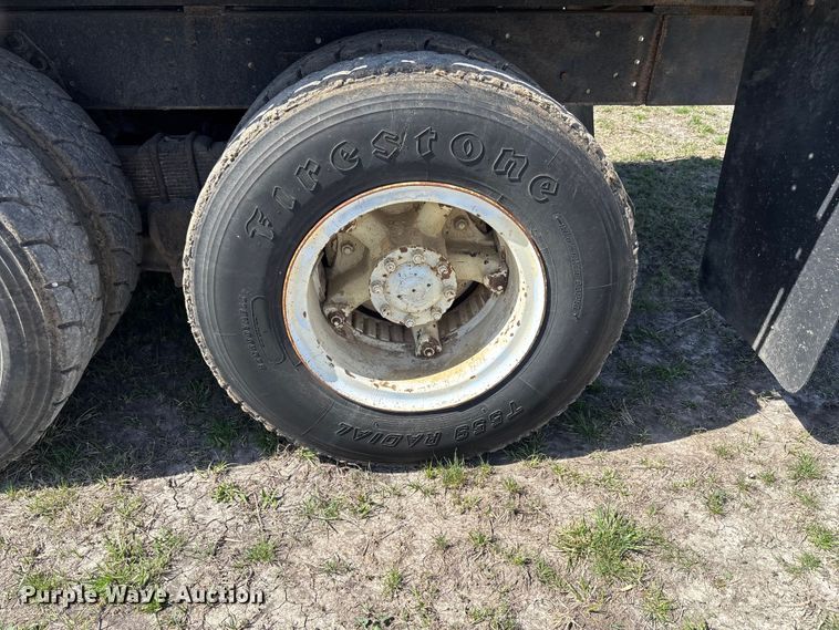 image for item FI0850 1980 Ford 9000 flatbed truck