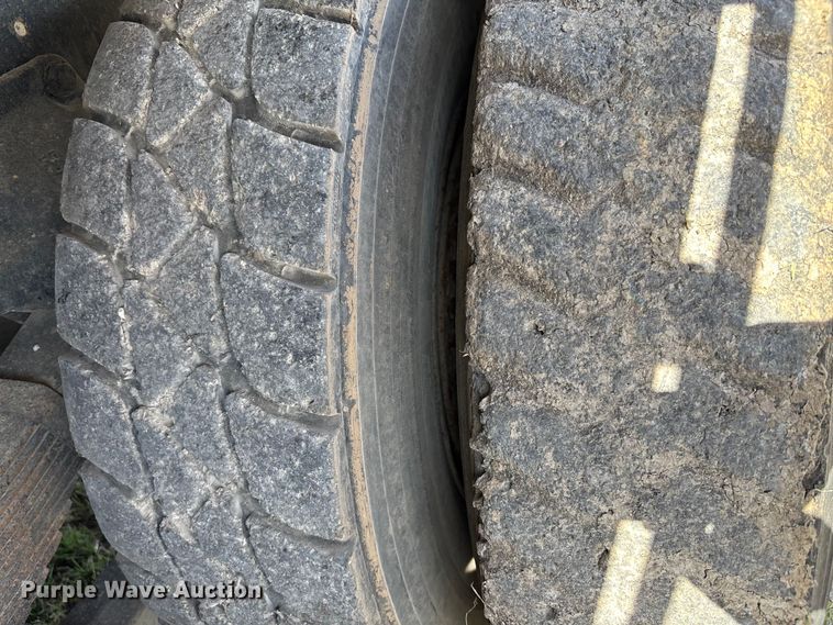 image for item FI0850 1980 Ford 9000 flatbed truck