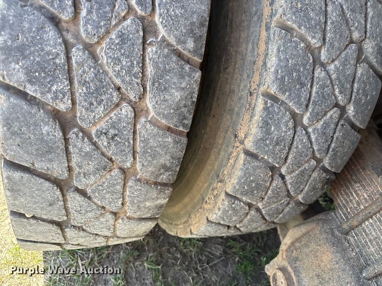 image for item FI0850 1980 Ford 9000 flatbed truck