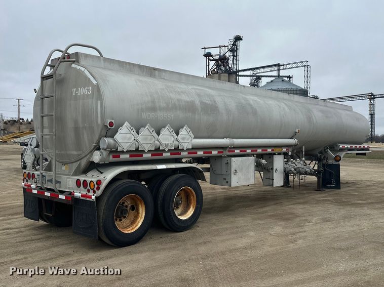 image for item FK0010 1990 Beall tank trailer