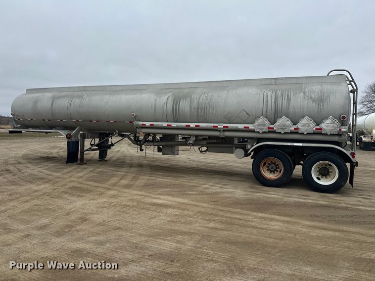 image for item FK0010 1990 Beall tank trailer