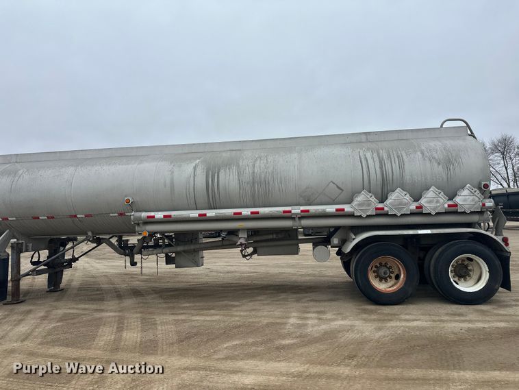 image for item FK0010 1990 Beall tank trailer