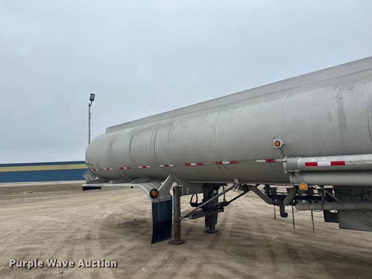 image for item FK0010 1990 Beall tank trailer