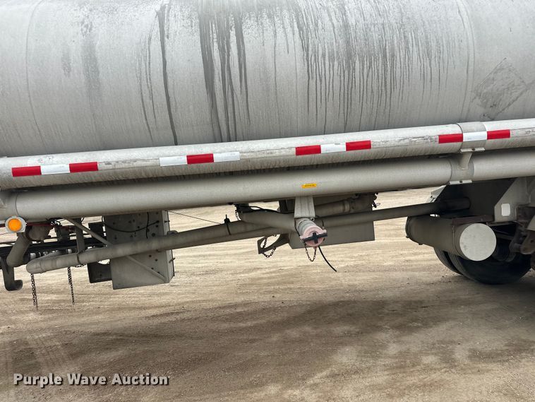 image for item FK0010 1990 Beall tank trailer