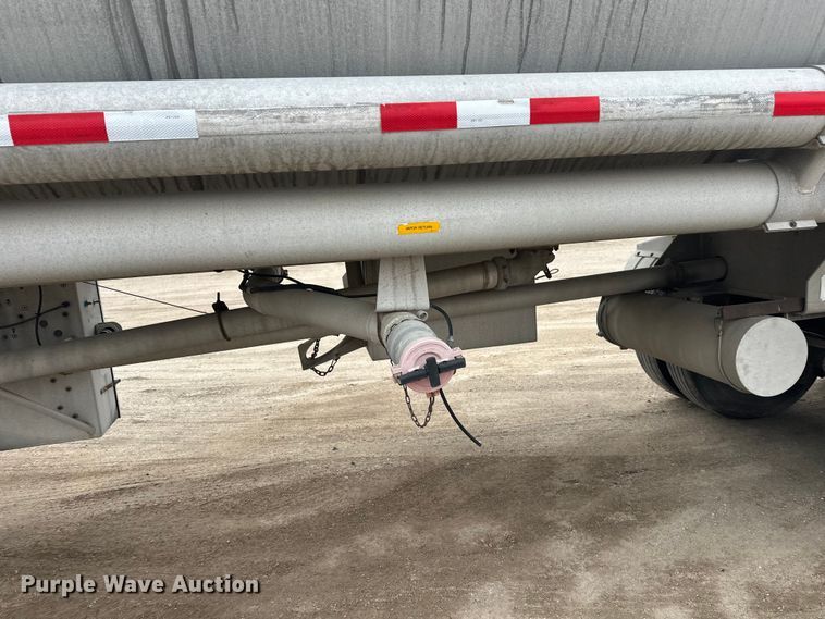 image for item FK0010 1990 Beall tank trailer